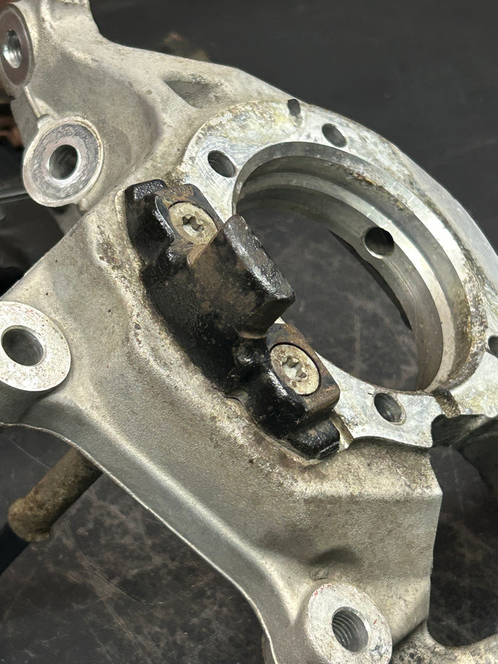 15-23 Dodge Charger Challenger 392 Scat SRT Rear Driver LH Spindle Knuckle OEM
