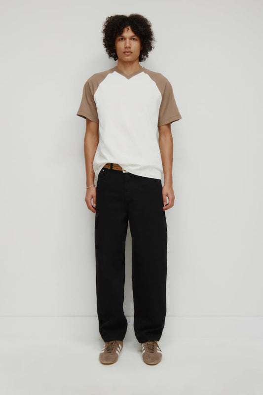 Model 6.2.5" and is wearing a size 32.