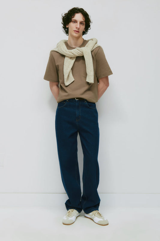 Model is 6’0” and is wearing a size 32/32.