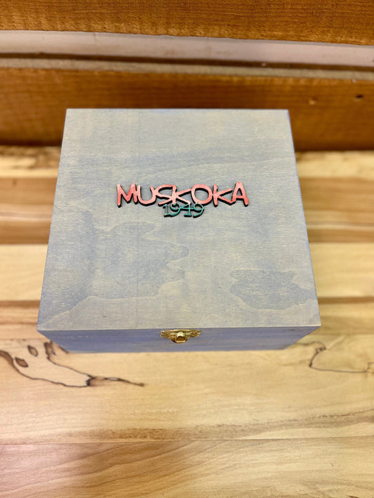 Brainy Games Blue Muskoka 1949 Puzzle Box 17x22
