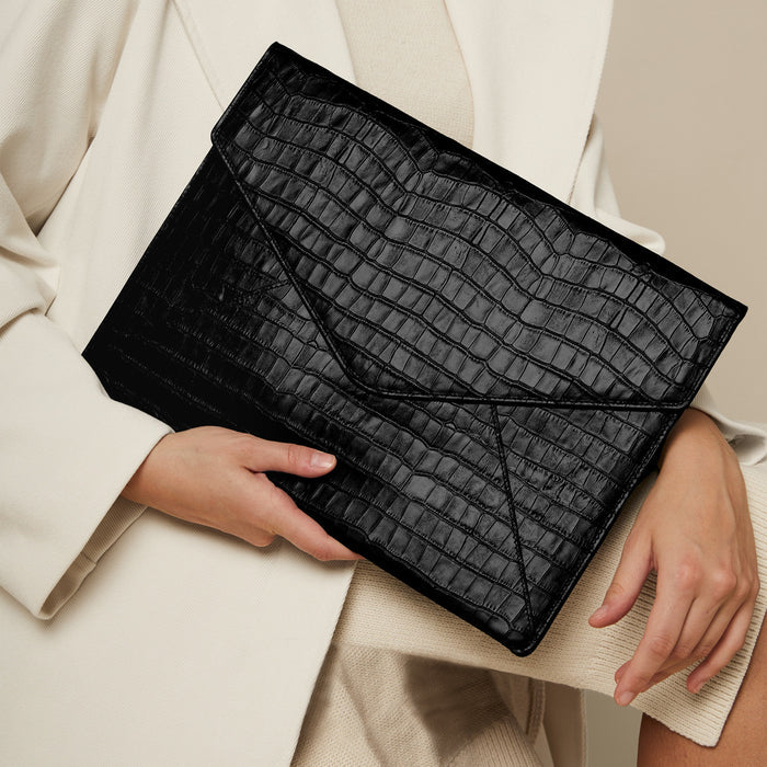 Laptop-Envelope-Sleeve-Black-048-355-On-figure