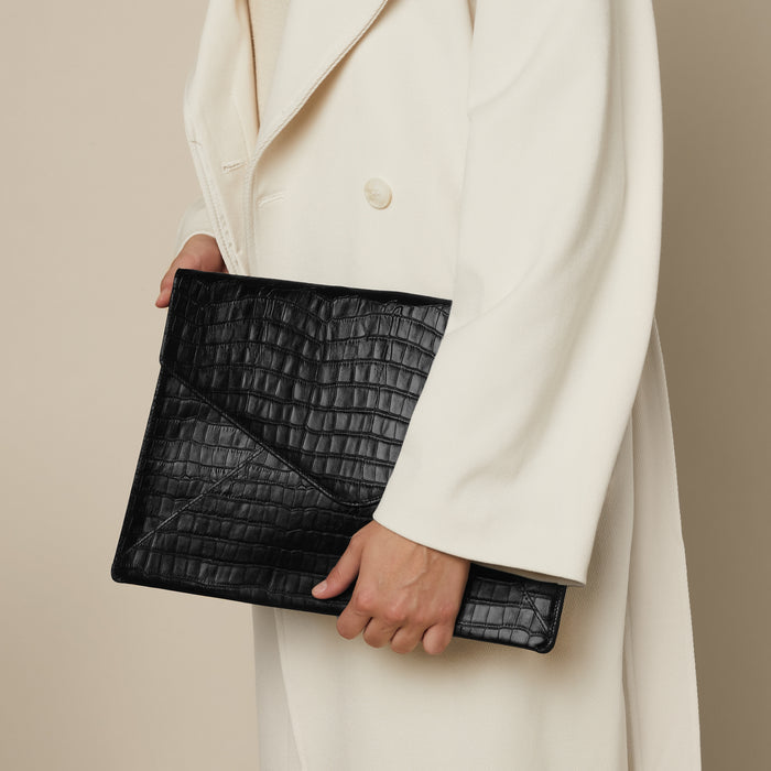 Laptop-Envelope-Sleeve-Black-048-355-On-figure-1