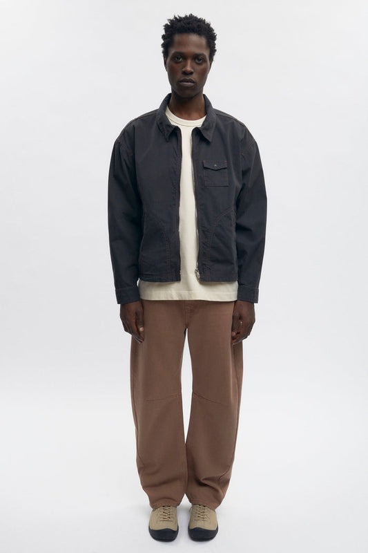 Jonathan is 6’2, a regular L and is wearing a L.