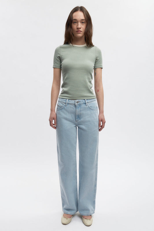 Elizabeth is 5’11" is a regular 26 and is wearing a 26.